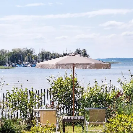 Strandhaus Chiemsee 아파트 *